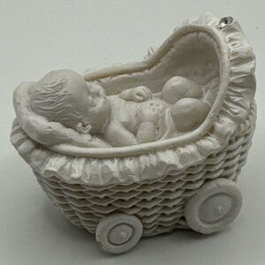 Baby Lying In Bassinet‎ Statue Baby Shower Baptism Christening NEW